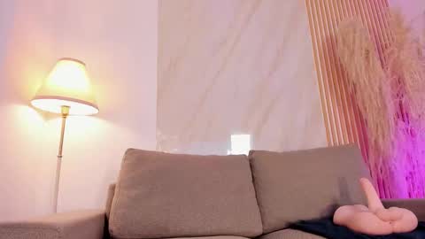 Elizabeth  online show from March 11, 2:20 pm