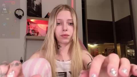 Elizabeth online show from February 3, 9:29 pm