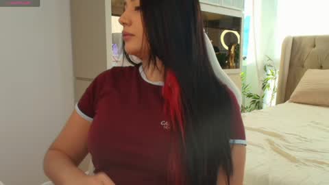 Elezabeth online show from April 9, 11:15 am