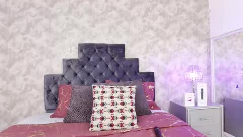 Elizabeth online show from December 20, 1:26 pm