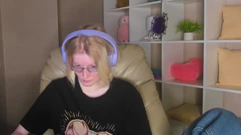 Elizabeth online show from November 3, 1:31 am