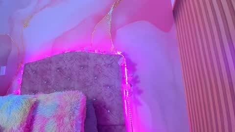 Snapshot of elizabeth_roman chatting on February 28, 3:37 am Montserrath online show from February 28, 3:37 am