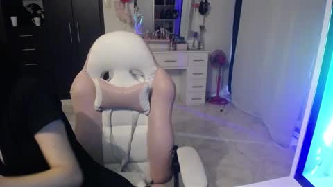 Snapshot of elizabeth_rose02 chatting on September 21, 12:31 am Elizabeth online show from September 21, 12:31 am
