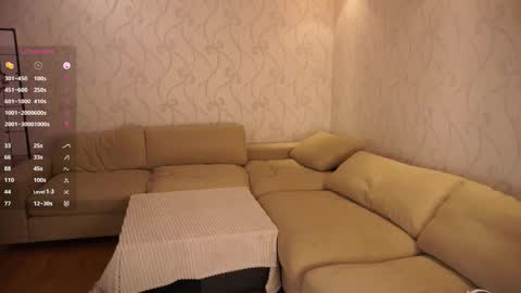 Elizabeth online show from November 27, 7:28 pm