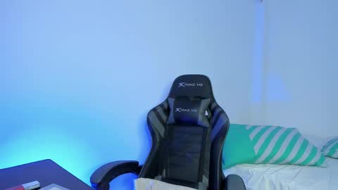 Snapshot of elizabethliones01 chatting on January 9, 9:16 pm instgram aly leiv17 ---- Im model-independent online show from January 9, 9:16 pm