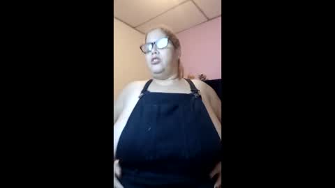 Elizabeth online show from April 19, 6:54 pm