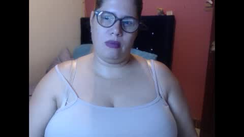 Snapshot of elizabethtaylor1 chatting on February 5, 10:55 pm Elizabeth online show from February 5, 10:55 pm