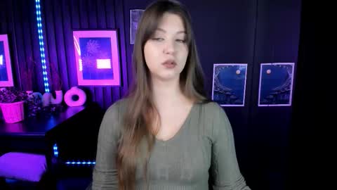 Eliza online show from December 4, 1:24 pm