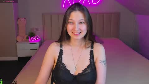 Ella online show from June 11, 5:32 pm