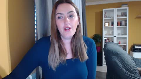 Ella  Max online show from January 21, 6:33 am