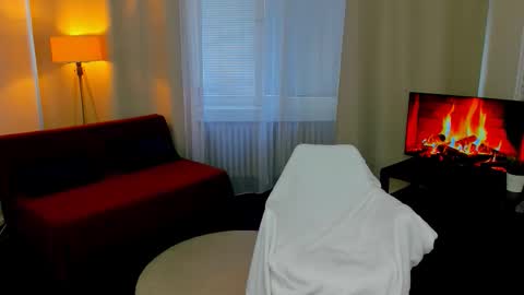 Ella online show from October 7, 1:37 pm