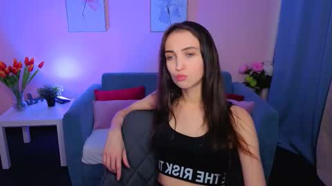 Ella online show from October 5, 2:22 pm