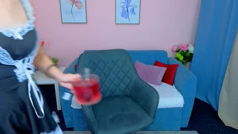 Ella online show from October 9, 1:59 pm