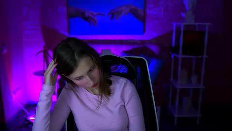 Ella online show from October 7, 6:01 pm