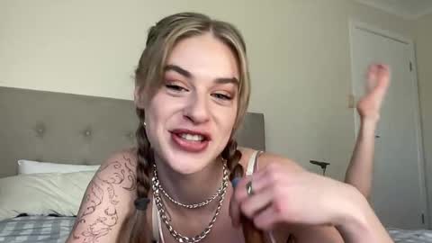 ellaaaa online show from June 3, 2:34 am