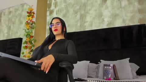 Snapshot of ellaochoa chatting on February 5, 11:23 am ella online show from February 5, 11:23 am