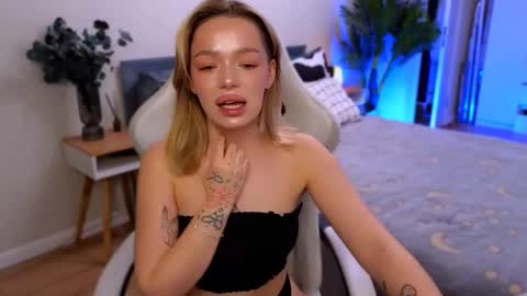 Ella online show from December 15, 7:24 am