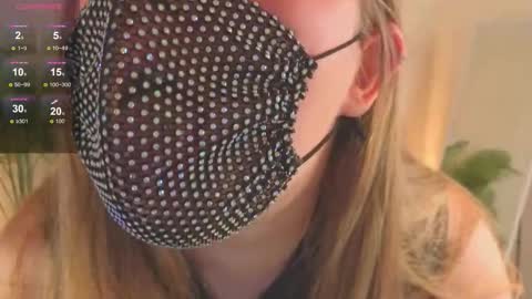 Snapshot of ellaya_ chatting on October 19, 12:12 am Scarlet online show from October 19, 12:12 am