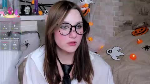 Snapshot of elle_wooods chatting on October 28, 9:04 am My name is Ellie online show from October 28, 9:04 am