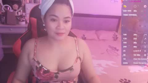Snapshot of elleelle123 chatting on September 22, 2:32 am Ann online show from September 22, 2:32 am