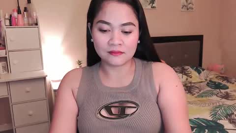 Snapshot of elleelle123 chatting on December 9, 1:02 pm Ann online show from December 9, 1:02 pm
