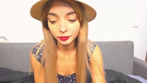 Snapshot of ellen_flow chatting on December 4, 8:29 pm ellen_flow online show from December 4, 8:29 pm