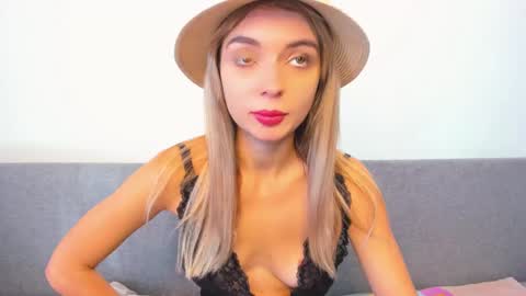 Snapshot of ellen_flow chatting on March 9, 11:47 am ellen_flow online show from March 9, 11:47 am