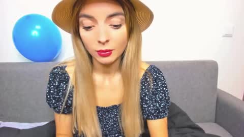 Snapshot of ellen_flow chatting on December 15, 9:31 pm ellen_flow online show from December 15, 9:31 pm