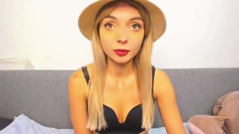 Snapshot of ellen_flow chatting on March 12, 8:41 pm ellen_flow online show from March 12, 8:41 pm