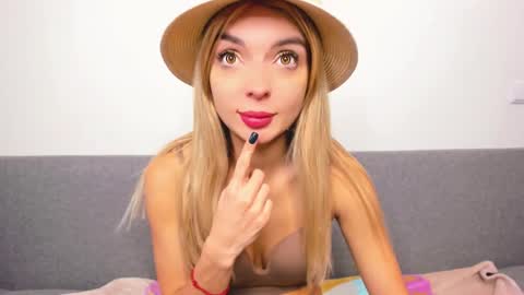 Snapshot of ellen_flow chatting on March 2, 10:58 am ellen_flow online show from March 2, 10:58 am