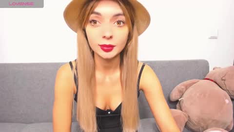 Snapshot of ellen_flow chatting on December 11, 8:28 pm ellen_flow online show from December 11, 8:28 pm