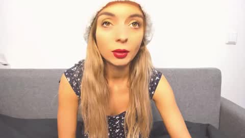 Snapshot of ellen_flow chatting on December 18, 6:35 pm ellen_flow online show from December 18, 6:35 pm