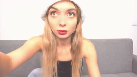 Snapshot of ellen_flow chatting on January 5, 6:35 pm ellen_flow online show from January 5, 6:35 pm