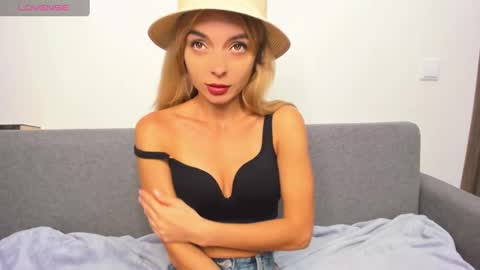 Snapshot of ellen_flow chatting on February 7, 5:29 pm ellen_flow online show from February 7, 5:29 pm