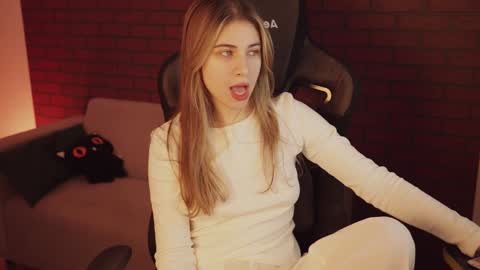 elliecutes online show from January 7, 5:33 am