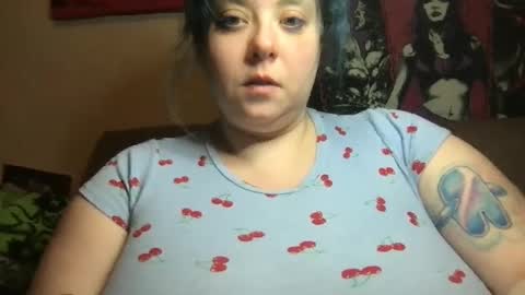 Snapshot of ellielouise11 chatting on March 3, 1:17 am Ellie Louise online show from March 3, 1:17 am