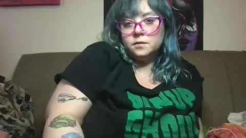 Snapshot of ellielouise11 chatting on March 8, 10:02 pm Ellie Louise online show from March 8, 10:02 pm