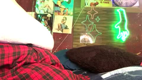 Snapshot of ellielouise11 chatting on February 15, 2:47 am Ellie Louise online show from February 15, 2:47 am
