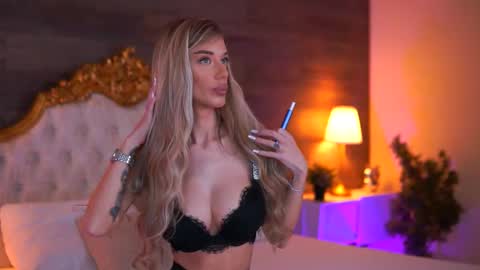 Ellie online show from November 18, 5:41 am