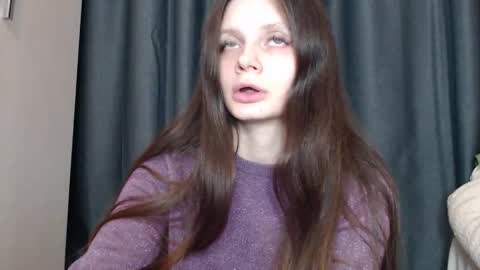 Snapshot of elliewalkersdreamgirl chatting on October 19, 3:47 pm Effie1818 online show from October 19, 3:47 pm