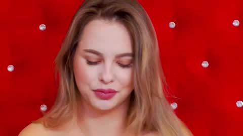 Elsa Jean online show from October 29, 5:23 am