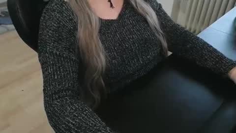 Elly online show from October 28, 2:34 pm