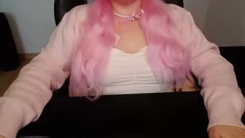 Elly online show from March 25, 9:01 am