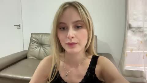 ellykeyofficial online show from May 25, 9:58 pm