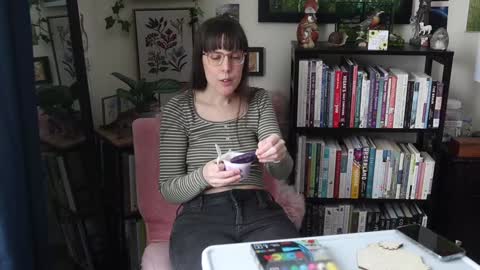 Elly Naomi online show from February 6, 4:10 pm