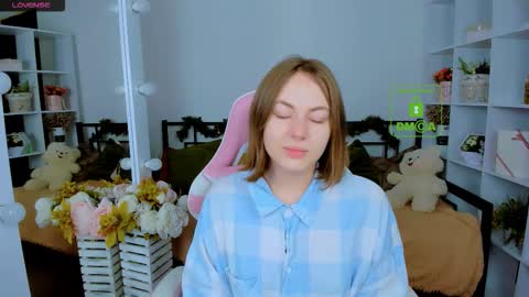 elma_lily online show from December 19, 6:49 am