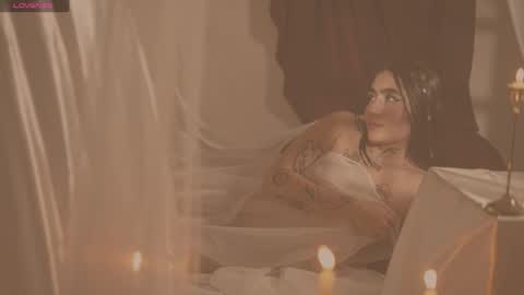 Elodie  online show from September 23, 11:30 am