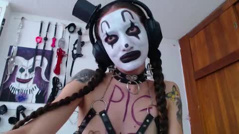 Snapshot of eloise_brown_ chatting on January 30, 9:36 pm Chelsea Please help me to reach 100 thumbs up online show from January 30, 9:36 pm