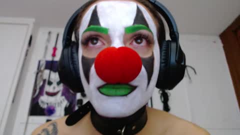 Snapshot of eloise_brown_ chatting on February 25, 11:26 pm Chelsea Please help me to reach 100 thumbs up online show from February 25, 11:26 pm