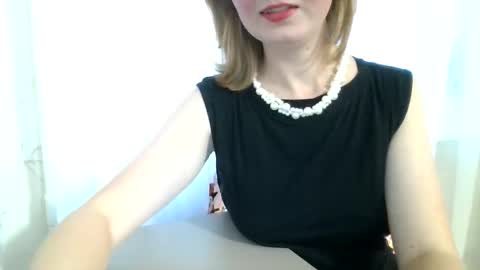 Snapshot of elsamartinez22 chatting on October 10, 11:04 am ElsaMartinez22 online show from October 10, 11:04 am